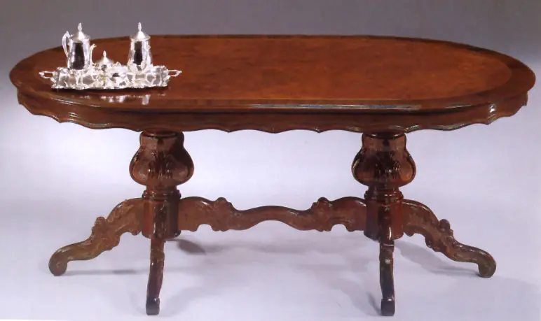 An oval dining table from the DEKOR catalogue.
