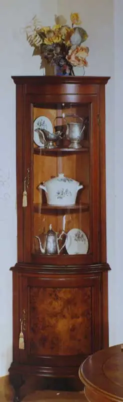 Corner Cabinet 682.